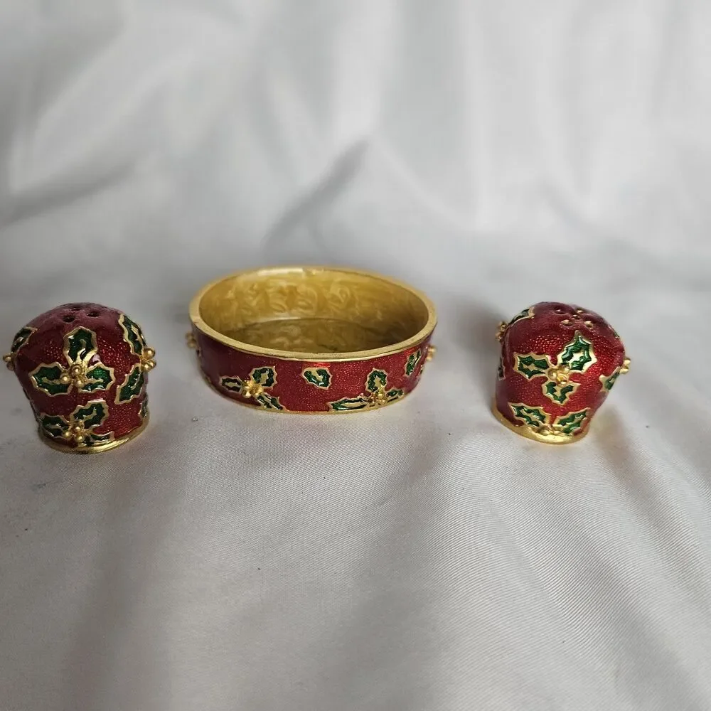 Bombay‎ Company Salt & Pepper Set with Tray ~ Holly Christmas